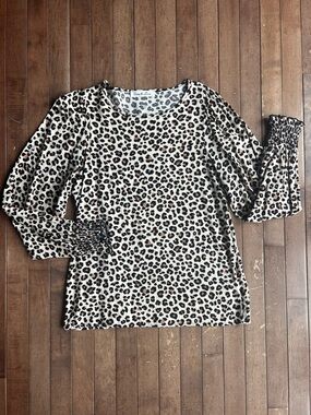 Vine & Love Leopard Print Long Sleeve Top in Cream, Black & Brown Size Small